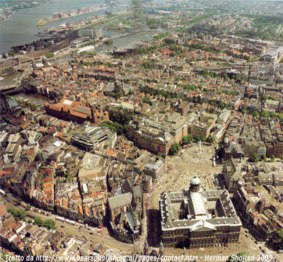 Panoramica dall'alto su Piazza Dam di Amsterdam, link qui per dimensioni reali