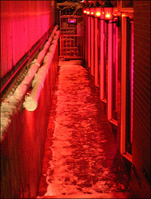 Vetrine Rosse al al Quartiere a luci rosse di sera, link qui per dimensioni reali