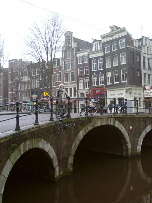 Bici appesa ad Amsterdam, link qui per dimensioni reali