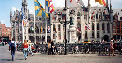 Piazza Maggiore di Bruges, link qui per dimensioni reali