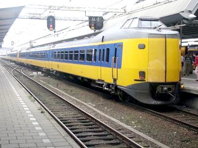Treno nella stazione di Amsterdam, link qui per dimensioni reali